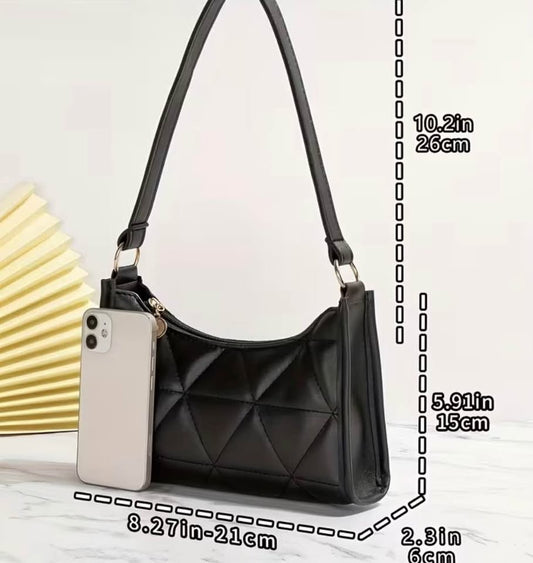 Cartera elegante color negro con diseño de rombos