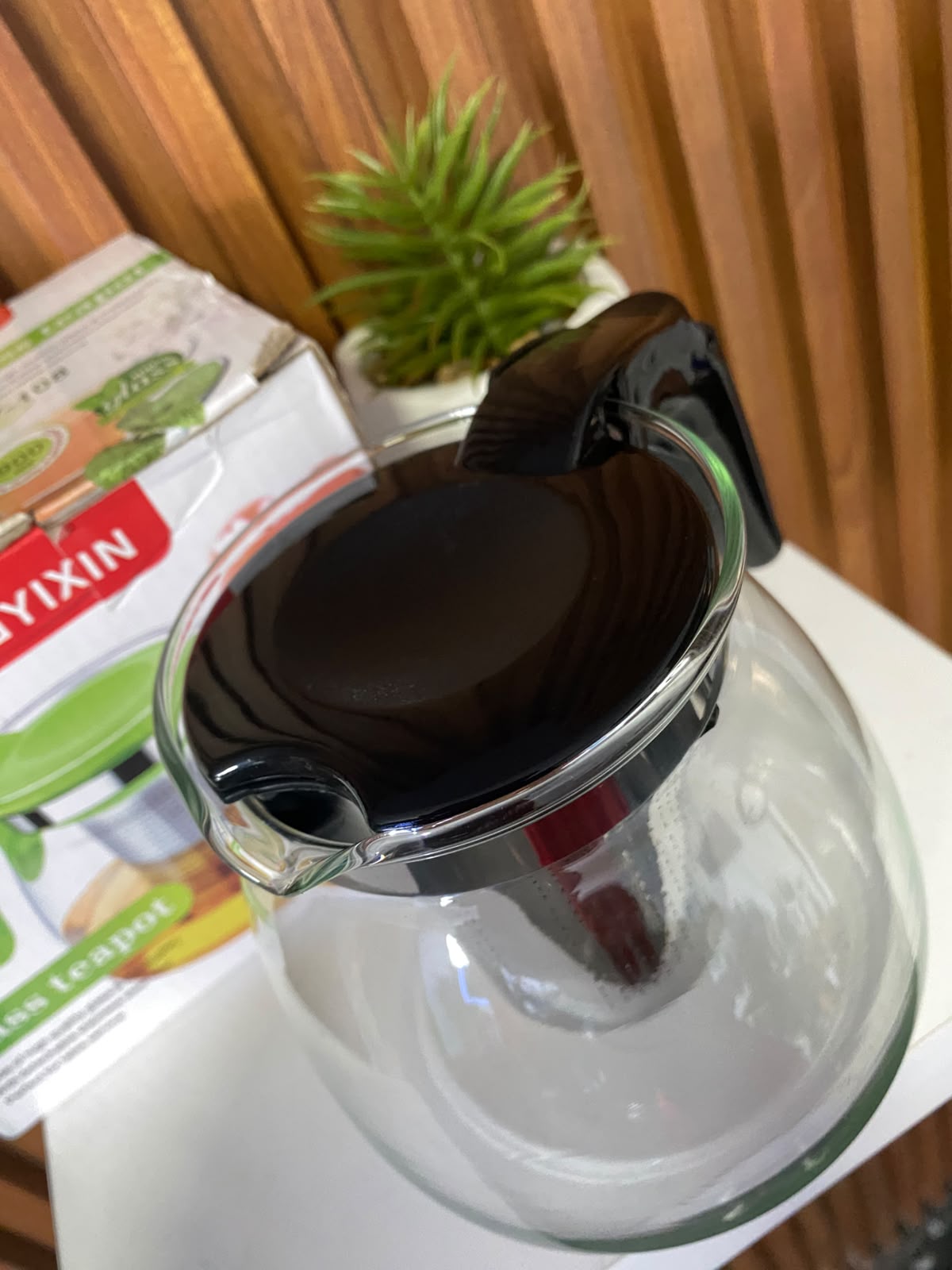Tetera con ponedor de hierbas
