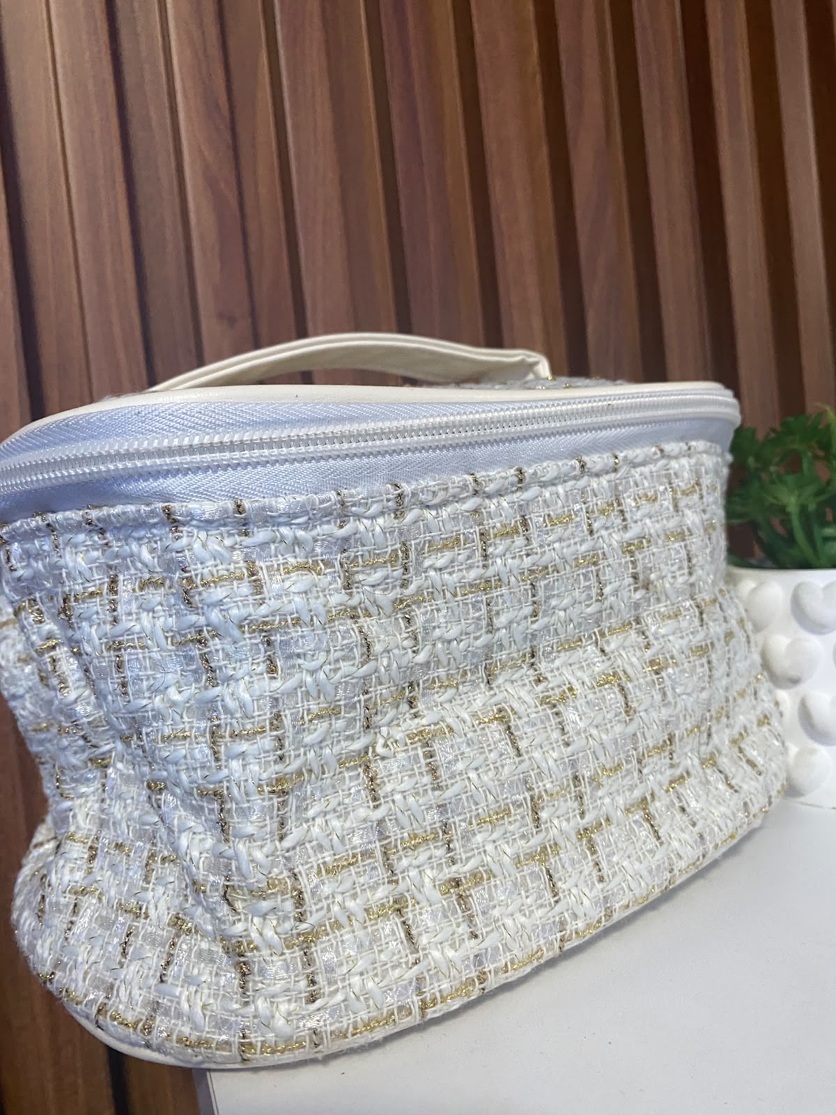 Neceser blanco con toques dorados