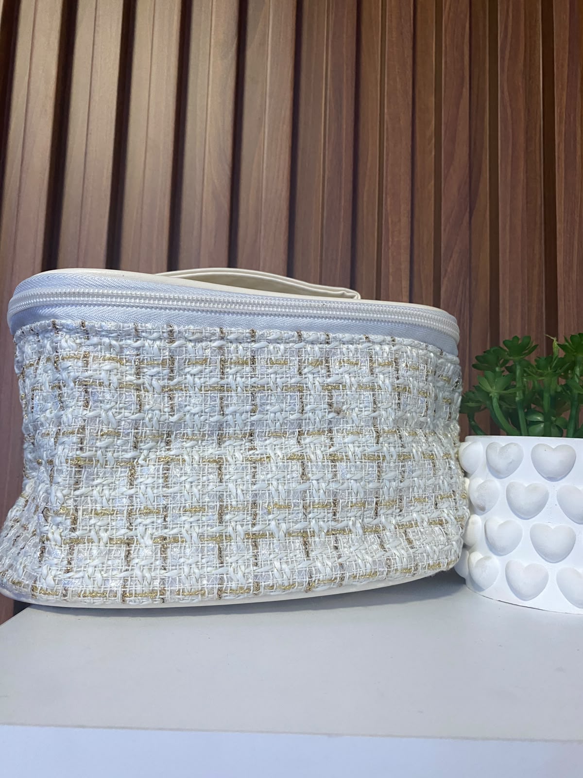 Neceser blanco con toques dorados