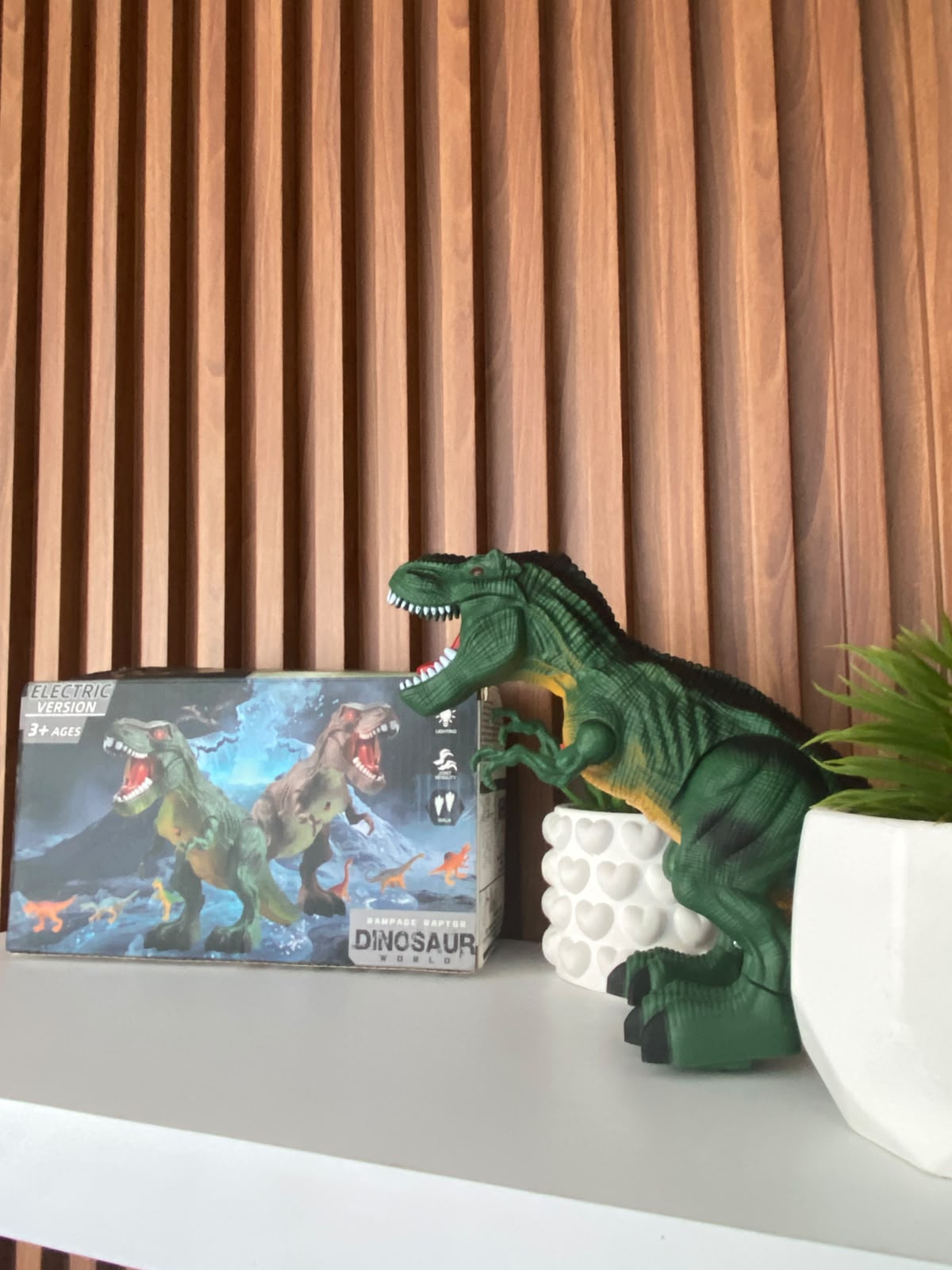 Dinosaurio de juguete interactivo con movimiento,luces y sonido
