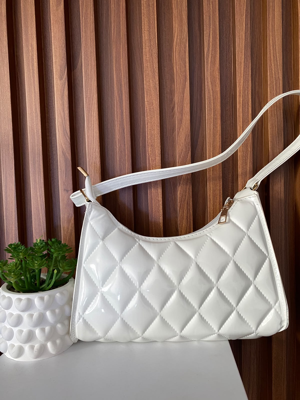 Cartera rombos disponible color blanco