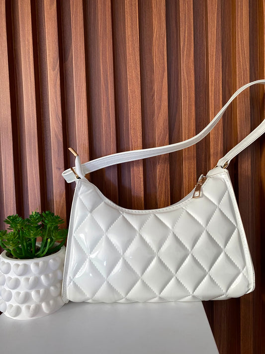 Cartera rombos disponible color blanco