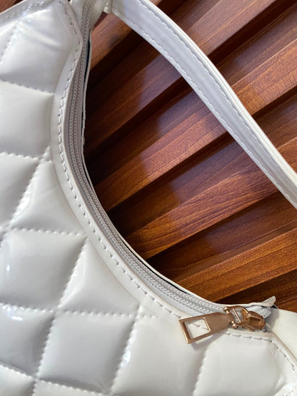 Cartera rombos disponible color blanco