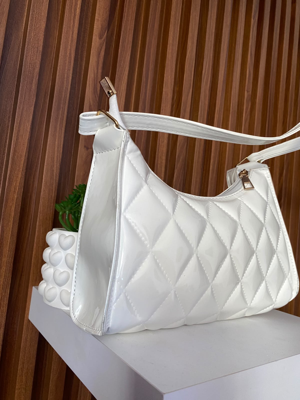 Cartera rombos disponible color blanco