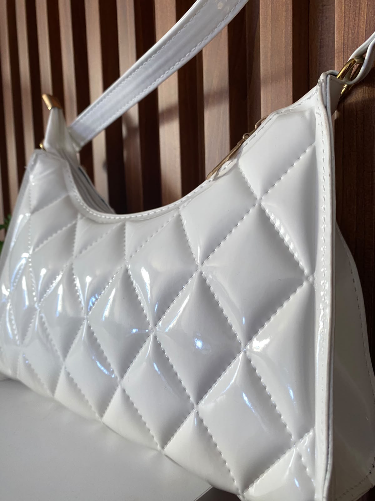 Cartera rombos disponible color blanco