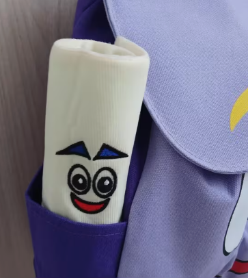 Mochila de Dora la exploradora incluye cartuchera en forma de mapa